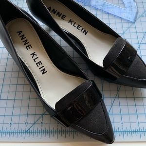 Anne Klein black Pointed low pumps